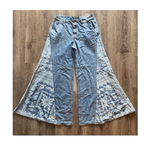 NWOT BEAUTIFUL BOHO WIDE LEG JEANS! - Picture 3 of 7
